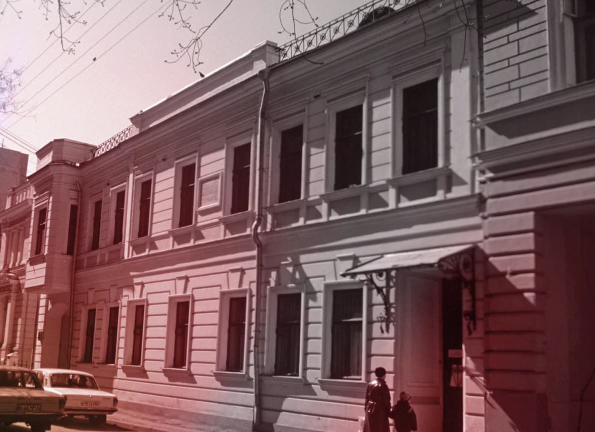 Флигель усадьбы Лопухиных-Волконских-Кирьяковых, в котором родился Александр Скрябин. Угол Хитровской площади и Хитровского переулка