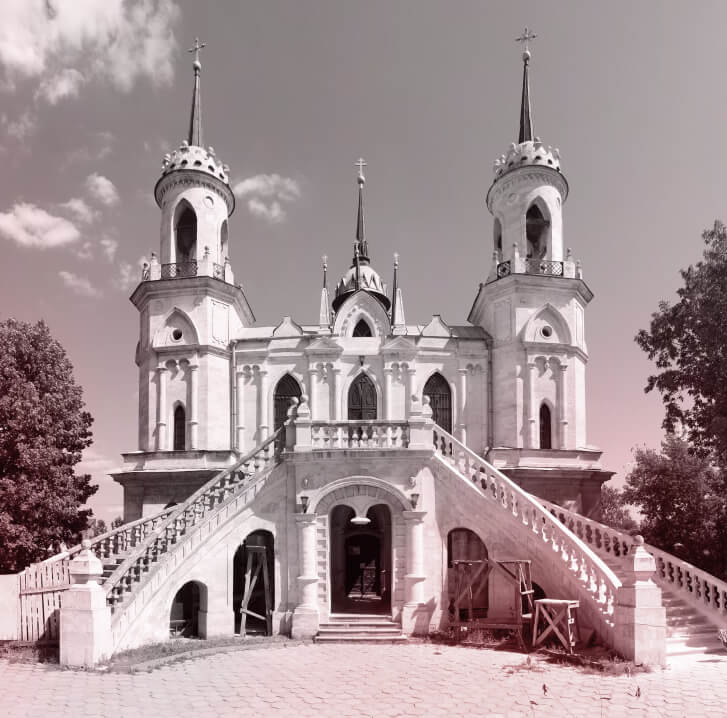 Храм Владимирской иконы Божией Матери, памятник русской готики XVIII века. Архитектор В.Баженов
