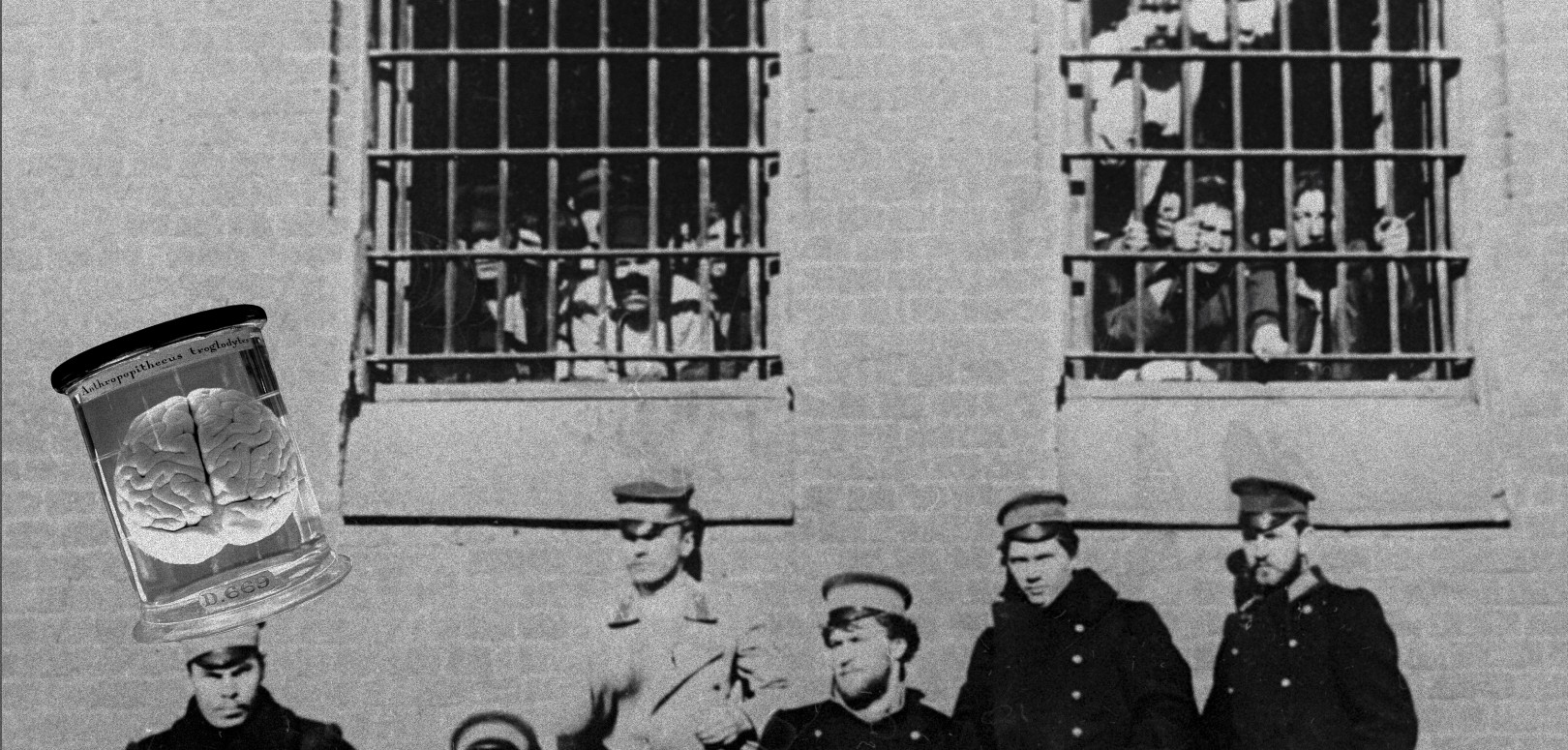 Фотография, на которой изображены военные у стены, а над ними окна с решетками, к которым прильнули множество людей